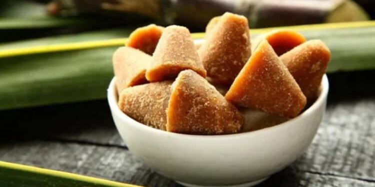 गुड़ बनाम शहद: गुड़ या शहद, जानें चुटकियों में वजन घटाने के लिए कौन है फायदेमंद?