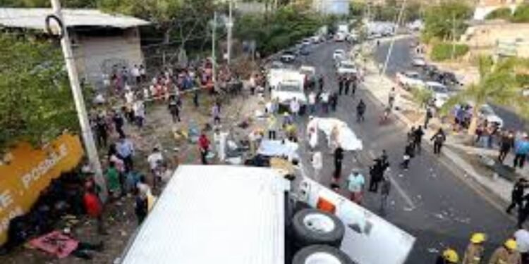 मैक्सिको में भयानक सड़क हादसा, बस हादसे में 19 लोगों की मौत