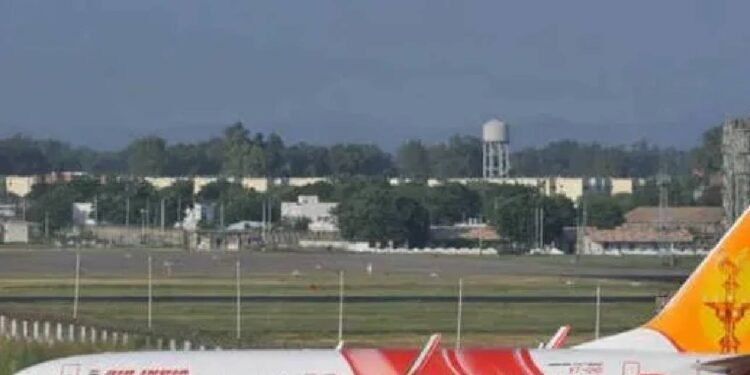 तिरुचिरापल्ली से शारजाह जा रहे एयर इंडिया के विमान की इमरजेंसी लैंडिंग हुई