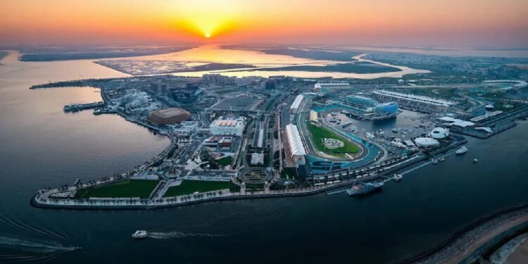 क, अबू धाबी के यास द्वीप पर रोमांच की कोई कमी नहीं है।