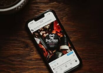 iPhone SE 4 की लॉन्चिंग की उम्मीद: क्या कहती हैं ताज़ा रिपोर्ट्स?