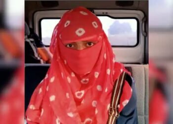 दिल्ली में 'लेडी डॉन' गिरफ्तार: बर्गर किंग शिकार को हनीट्रैप में फंसाया