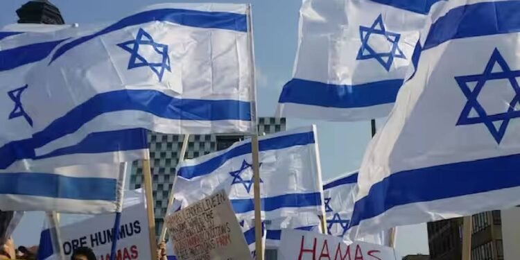 गाजा के आसमान में फूटा काले धुएं का गुब्बार, हर 10 मिनट में इजराइल कर रहा हमला