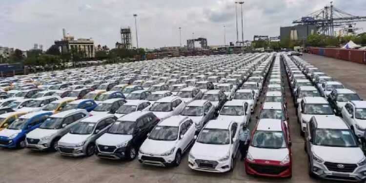 त्योहारी मांग से घरेलू वाहन बिक्री में हल्की वृद्धि, SIAM की रिपोर्ट