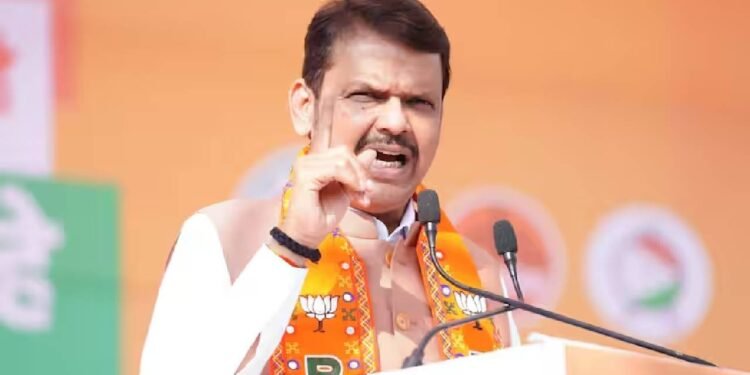 सीएम के नाम पर सस्पेंस के बीच देवेंद्र फडणवीस दिल्ली में, मीटिंग के लिए नहीं बल्कि शादी के लिए