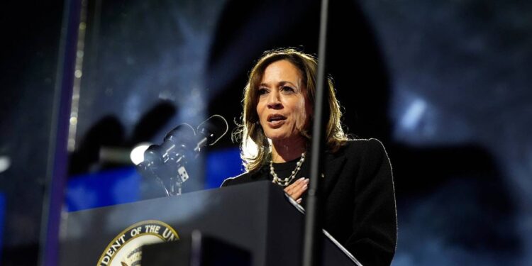 कमला हैरिस, जो अमेरिका की पहली महिला उपराष्ट्रपति हैं, ने डोनाल्ड ट्रंप के राष्ट्रपति बनने के संदर्भ में महत्वपूर्ण भूमिका निभाई है।