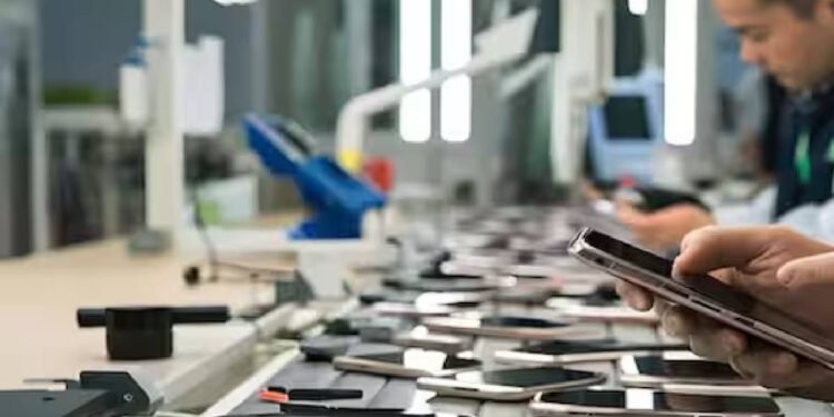 फर्जी कनेक्शनों के खिलाफ DoT की बड़ी कार्रवाई, 2 लाख मोबाइल नंबर, 17,000 व्हाट्सएप अकाउंट बंद