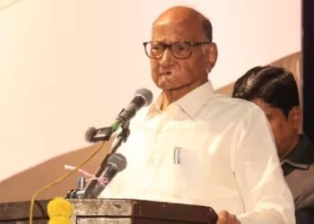 शरद पवार, एनसीपी के patriarch, ने चुनावी राजनीति से अपने संभावित रिटायरमेंट का संकेत दिया है।