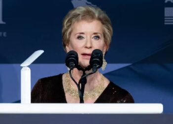 मुकदमे में दावा किया गया कि ट्रम्प की शिक्षा विभाग की चयनित लिंडा मैकमोहन को बच्चों के यौन शोषण के बारे में पता था