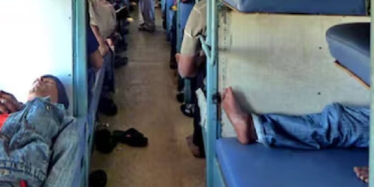 भारतीय रेलवे को वाइजैग यात्री को 30,000 रुपये देने का आदेश