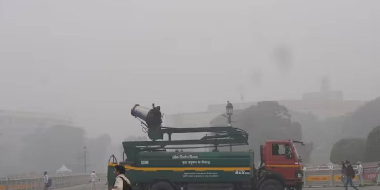 दिल्ली में वायु गुणवत्ता गंभीर स्तर पर, दूसरे दिन भी रिकॉर्ड प्रदूषण