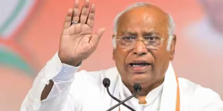 हिमाचल में बड़ा राजनीतिक फेरबदल: कांग्रेस ने राज्य इकाई को किया भंग