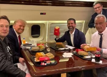 रॉबर्ट एफ. कैनेडी जूनियर को बनाया गया स्वास्थ्य विभाग का प्रमुख, ट्रंप के विमान पर बिग मैक के साथ तस्वीर वायरल