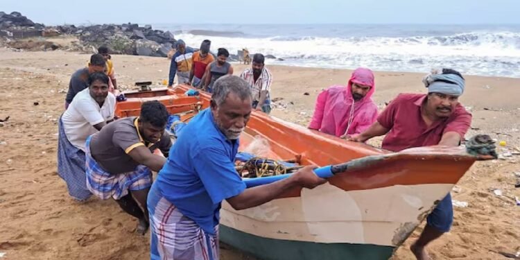 चक्रवात फेंगल: तमिलनाडु, आंध्र प्रदेश और केरल में बारिश की चेतावनी