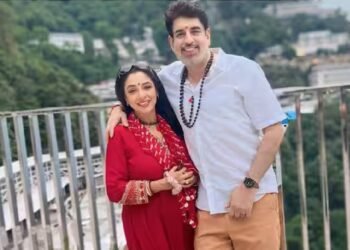 बॉलीवुड बबल के साथ एक साक्षात्कार में ईशा ने दर्दनाक घटनाओं का जिक्र करते हुए आरोप लगाया कि रुपाली गांगुली उनके माता-पिता के बिस्तर पर सोईं।