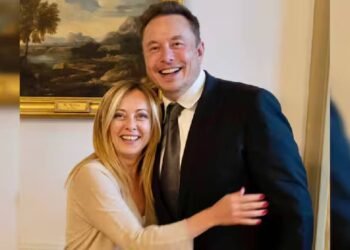 डोनाल्ड ट्रंप की जीत के बाद इटली की प्रधानमंत्री जॉर्जिया मेलोनी ने एलोन मस्क की खुले दिल से प्रशंसा की और उन्हें "अमूल्य संसाधन" बताया।