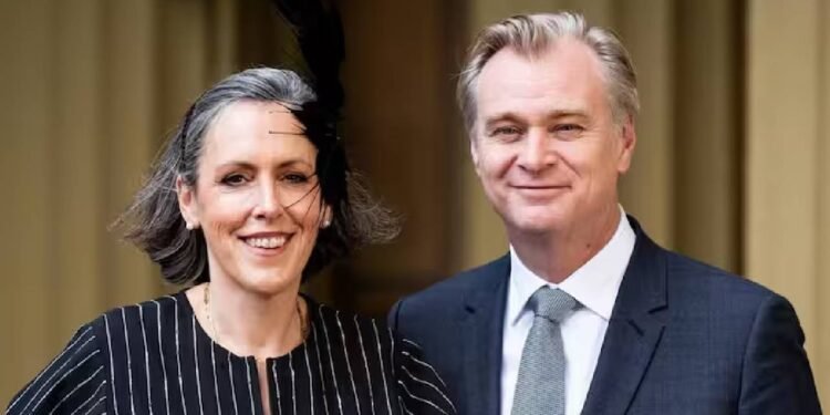 क्रिस्टोफर नोलन को राजा चार्ल्स द्वारा नाइट की उपाधि दी गई, एम्मा थॉमस को डेमहुड की उपाधि दी गई