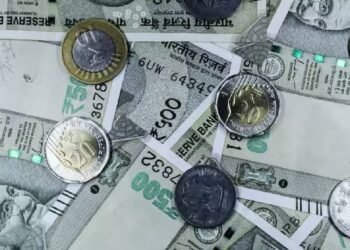 शुरुआती कारोबार में रुपया अमेरिकी डॉलर के मुकाबले 84.76 के रिकॉर्ड निचले स्तर पर पहुंचा