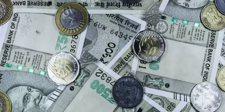 शुरुआती कारोबार में रुपया अमेरिकी डॉलर के मुकाबले 84.76 के रिकॉर्ड निचले स्तर पर पहुंचा