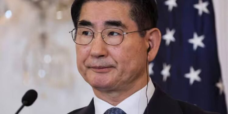 मार्शल लॉ लगाए जाने के विवाद के बीच दक्षिण कोरिया के रक्षा मंत्री ने इस्तीफा दे दिया