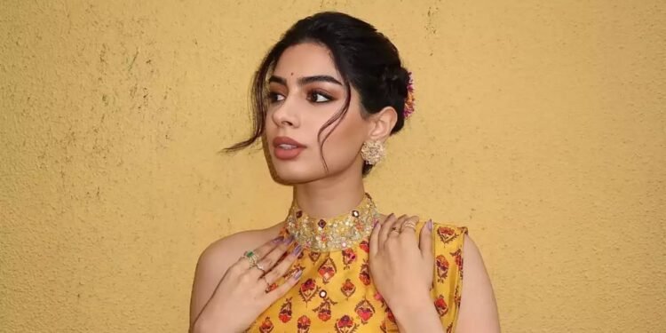 ख़ुशी कपूर की 23,000 रुपये की पीली प्री-ड्रेप्ड साड़ी, बेस्ट फ्रेंड की हल्दी के लिए जेन-जेड के लिए परफेक्ट है