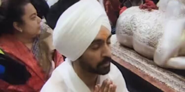 दिलजीत दोसांझ ने दिल-लुमिनाती कॉन्सर्ट के बाद उज्जैन के महाकालेश्वर मंदिर में आशीर्वाद लिया