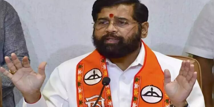 सिर्फ़ 11 मंत्री पद मिलने के बाद भी शिंदे की शिवसेना अपने मंत्रियों से हलफ़नामा चाहती है। जानिए क्यों