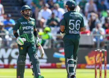 PAK vs SA: पाकिस्तान के बाबर आजम ने तोड़ा एमएस धोनी का रिकॉर्ड!