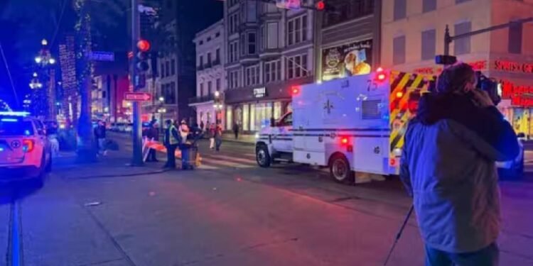 अमेरिका: न्यू ऑरलियन्स में एक वाहन के भीड़ में घुसने से कम से कम 10 लोगों की मौत, 30 घायल