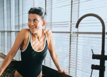 बर्फ से नहाने के 7 अद्भुत स्वास्थ्य लाभ जो आपको जरूर जानने चाहिए