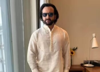 सैफ अली खान पर घर में घुसकर 'चोरी की कोशिश' के दौरान हमला, सर्जरी जारी