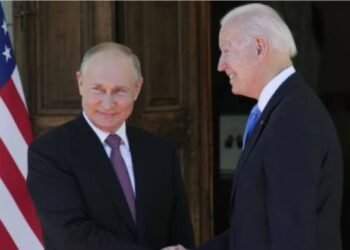 क्या जो बिडेन ने पुतिन की हत्या की कोशिश की थी? टकर कार्लसन ने किया विस्फोटक दावा