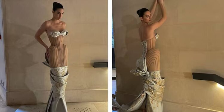 केंडल जेनर ने शिआपरेली गाउन पहनकर पेरिस कॉउचर वीक की शुरुआत की