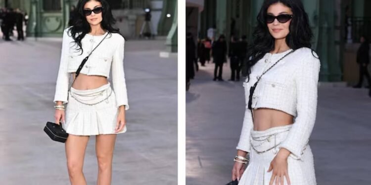 काइली जेनर ने चैनल में बिखेरा जलवा: आधुनिक ठाठ और कालातीत विलासिता का एक आदर्श मिश्रण