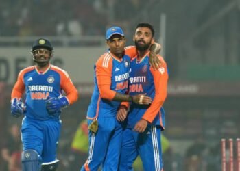 वरुण चक्रवर्ती, अभिषेक शर्मा की बदौलत भारत ने टी20 अंतरराष्ट्रीय के पहले मैच में इंग्लैंड को हराया