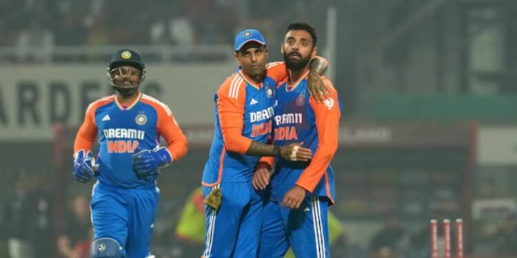 वरुण चक्रवर्ती, अभिषेक शर्मा की बदौलत भारत ने टी20 अंतरराष्ट्रीय के पहले मैच में इंग्लैंड को हराया