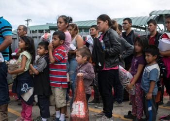 यूके भी चला अमरीका के रास्ते, अवैध प्रवासियों को किया जाएगा डिपोरट, 609 गिरफ्तार