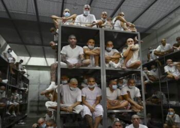 अल साल्वाडोर ने अमेरिका से निर्वासित किसी भी राष्ट्रीयता के लोगों को जेल में बंद करने की पेशकश की, लेकिन एक कीमत पर