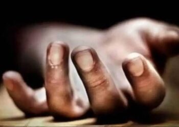 दिल्ली की बस में जघन्य अपराध! एक युवक के गुप्तांगों में लोहे की रॉड डाल दी गई, शव को तालाब में फेंक दिया गया और युवक फरार हो गया।