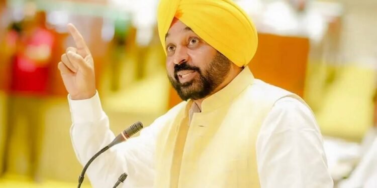सीएम मान बोले- पंजाब को बदनाम करने की साजिश कर रही केंद्र सरकार, अमृतसर में विमान उतारना गलत