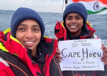 भारतीय नौसेना की दो महिला अधिकारियों ने सबसे खतरनाक समुद्री मार्ग केप हॉर्न को पार कर लिया