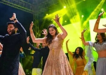 दूल्हे को स्टेज पर लड़कियों के साथ डांस करता देख दुल्हन हुई शर्मिंदा, आप भी देखिए कैसे लूटी वाहवाही