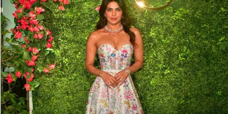 प्रियंका चोपड़ा जोनास अपने भाई सिद्धार्थ की मेहंदी सेरेमनी के लिए फ्लोरल कॉउचर गाउन में नजर आईं