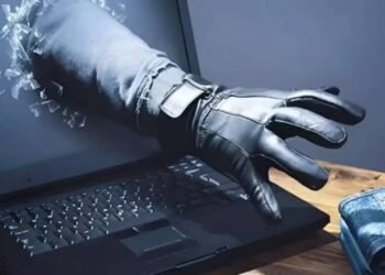 कैनेडियन एंटी-फ्रॉड सेंटर के अनुसार, पिछले वर्ष कनाडावासियों को धोखाधड़ी में 638 मिलियन डॉलर का नुकसान हुआ। इन क्षतियों का कनाडाई परिवारों पर विनाशकारी प्रभाव पड़ा है। ये प्रवृत्तियाँ जारी हैं। पुलिस अब इन मामलों में सख्त कार्रवाई कर रही है।