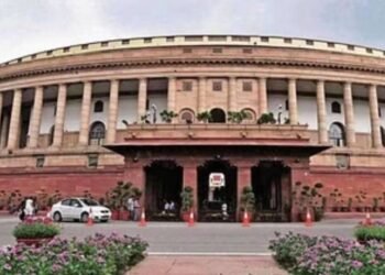 DMK के हिंदी विरोध के बीच सरकार का बयान, किसी पर कोई भाषा नहीं थोपी जाएगी