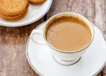 चाय प्रेमियों के लिए महत्वपूर्ण खबर! इन 4 चीजों के साथ कभी न पिएं चाय, सेहत हो जाएगी बर्बाद!