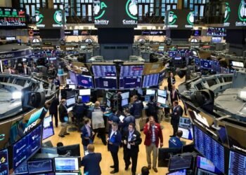 बाजार में बढ़त, सेंसेक्स 500 अंक बढ़कर 75,900 पर, निफ्टी 23,050 पर पहुंचा