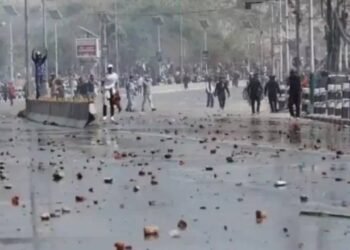 राजशाही की मांग को लेकर हिंसक प्रदर्शन, 2 की मौत, निजी संपत्ति को नुकसान पहुंचाने और आगजनी के आरोप में 105 गिरफ्तार