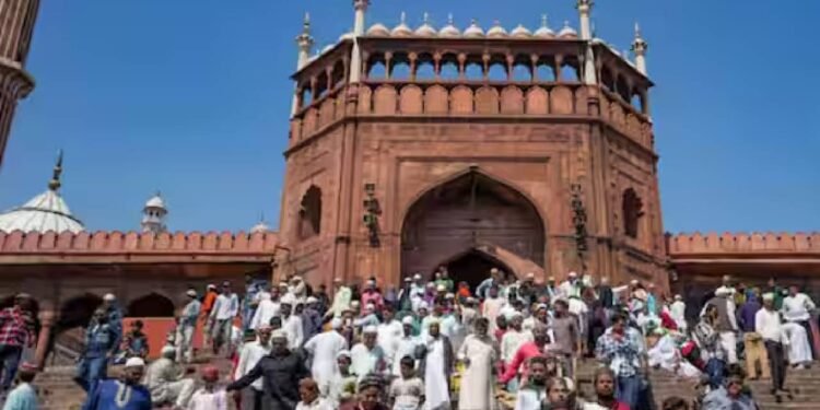 दिल्ली में दो बड़े ऐतिहासिक स्थलों को बम से उड़ाने की धमकी, जांच के बाद निकली अफवाह