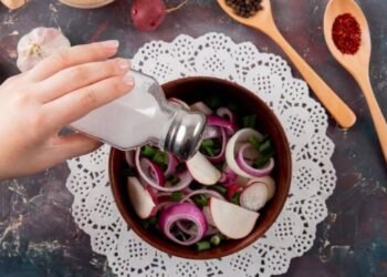 किन चीजों को नमक के साथ नहीं खाना चाहिए? विशेषज्ञ से सीखें